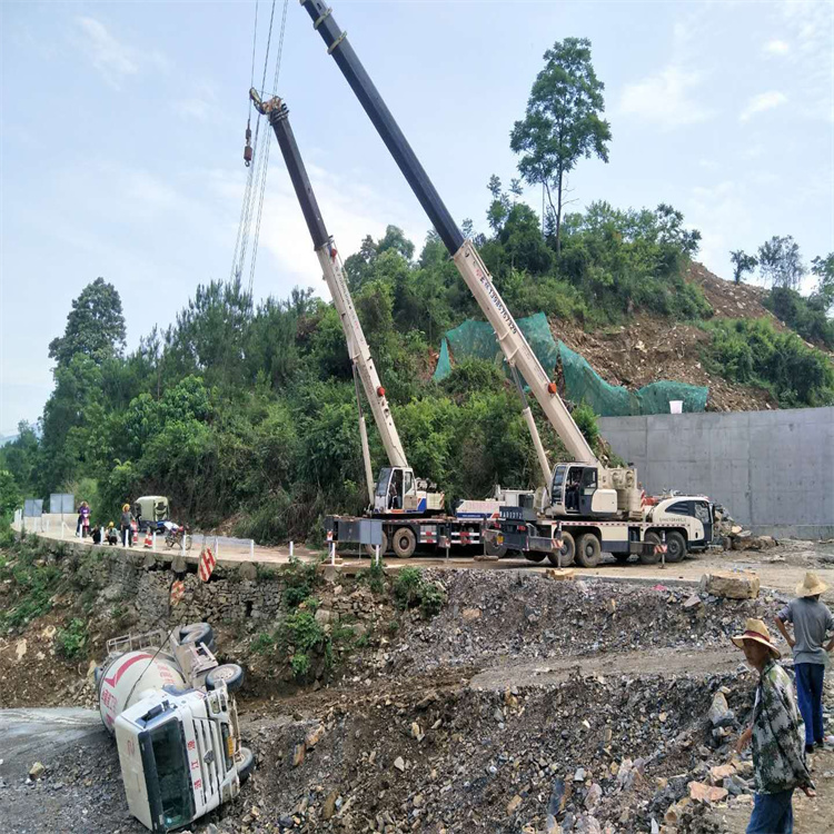 长垣汽车掉沟里叫吊车救援要多少钱